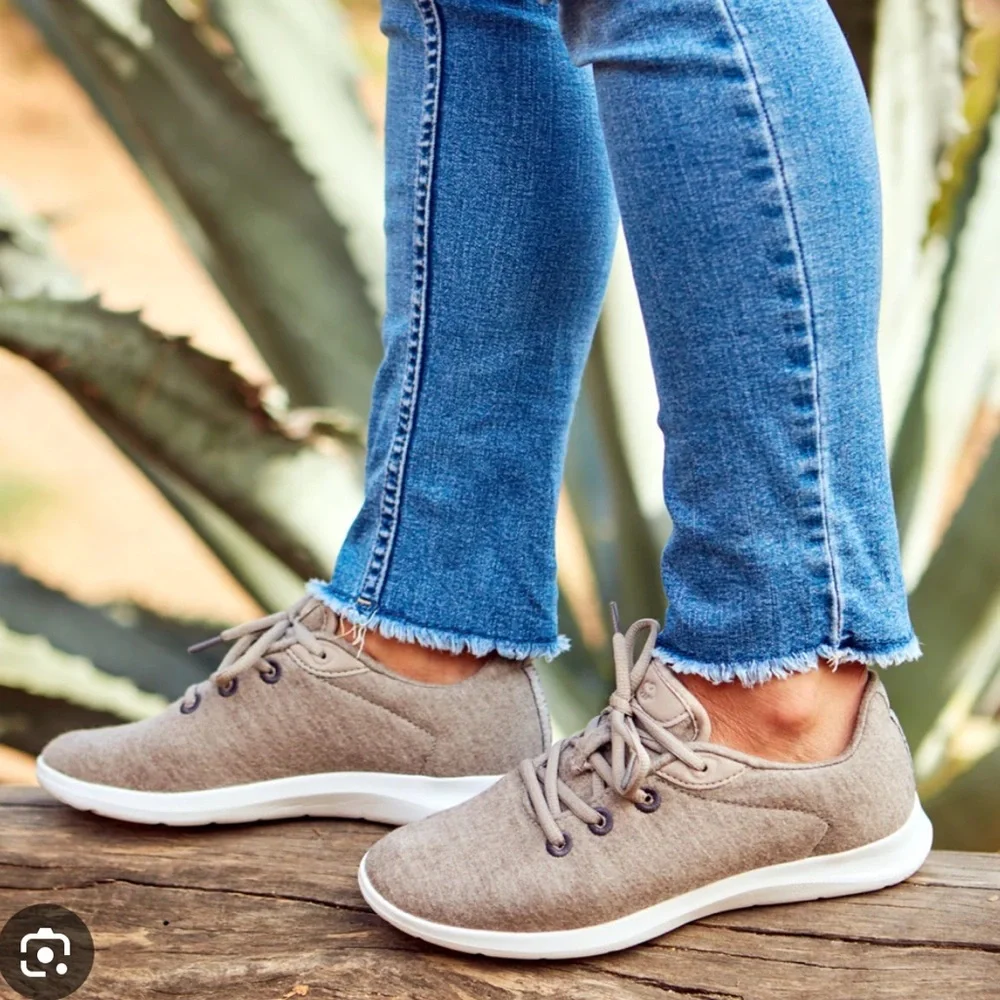 NEW Merinos Lace Up Sneakers in Sand